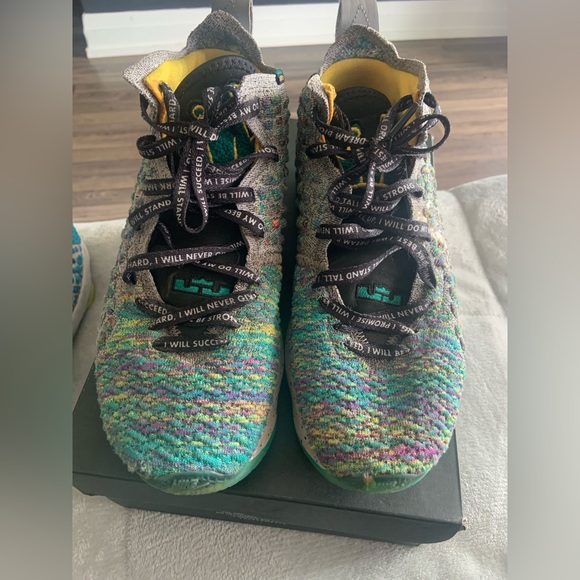 Nike Lebron 17 - Picture 4 of 4